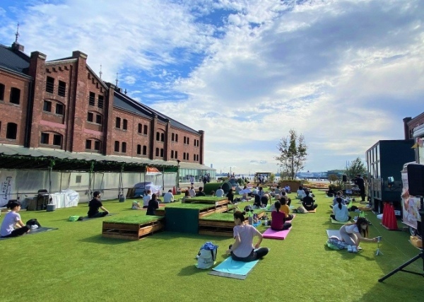 海沿いのロケーションで楽しむ、横浜赤レンガ倉庫の“朝の過ごし方”が充実 「Disney HARVEST MARKET By CAFE COMPANY」ドナルドイメージの限定モーニングメニュー販売決定!