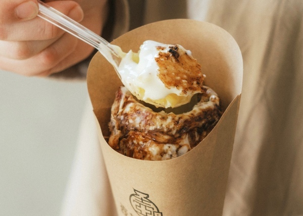 【春を味わう】最短1分で即完売!魅惑のパリとろスイーツ“壺芋ブリュレ”から、野山の花香るはちみつにお塩を効かせた、あま塩っぱい春フレーバー「塩はちみつクリーム」が期間限定で登場