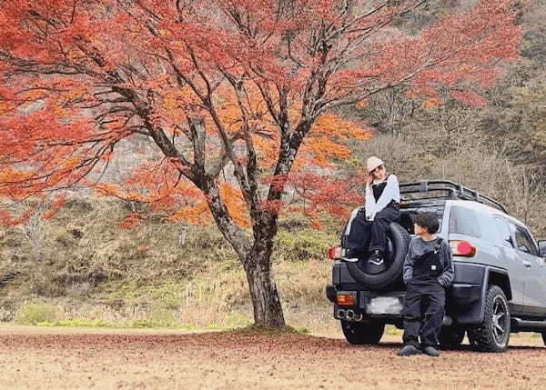 “セメントグレー”のボディカラーとワイルドかつ可愛い見た目がお気にいり！FJクルーザーもキャンプギアの一部です☆