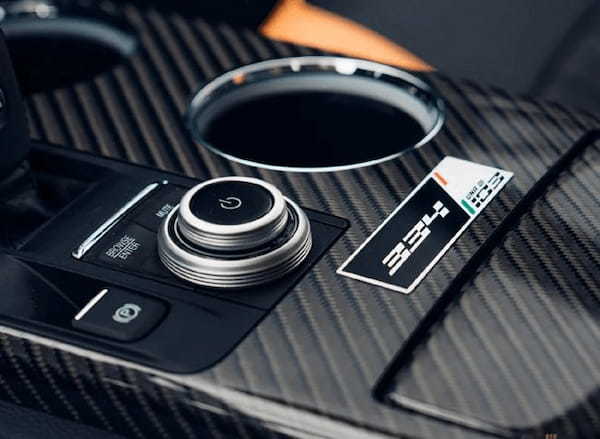 最後のV8エンジン搭載モデルとなるマセラティ・ギブリ/レヴァンテの特別限定モデルが日本上陸