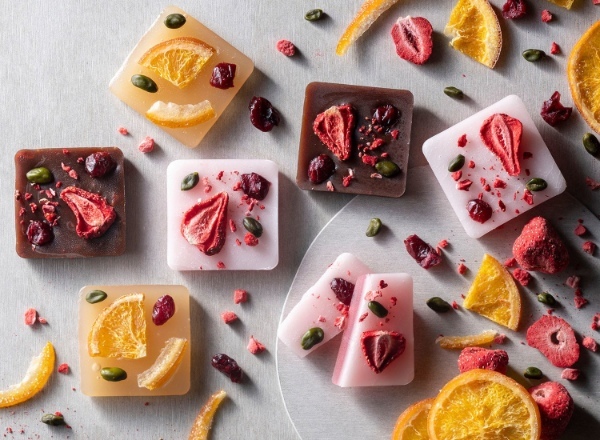 和菓子で”春色”ホワイトデー。京菓子老舗「鶴屋吉信」から、気持ちをつたえる・おすすめのお菓子たちをご紹介します。