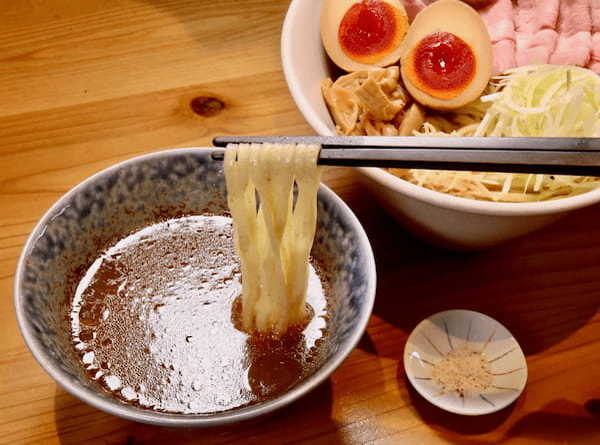 大阪行列No.1ラーメン店「人類みな麺類」を運営するUNCHI株式会社グループの「くそオヤジ最後のひとふり 高槻店」がリニューアル！平日限定で「くそオヤジjr.」としてつけ麺を提供！