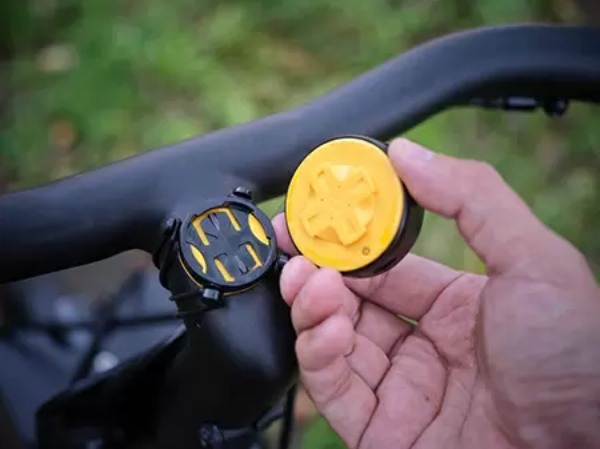 ナビアプリ見なくて大丈夫！　自転車で走ることに集中できるサイコン一体型ナビ「Beeline Velo2」で出かけよう