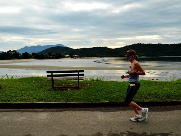 【運動不足・ダイエットに最適】初心者のランニングの始め方！走り方や距離を解説！