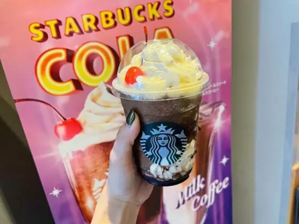 スタバ新作「スターバックス コーラ フラペチーノ」はレトロアメリカンな世界観!味も見た目もポップ