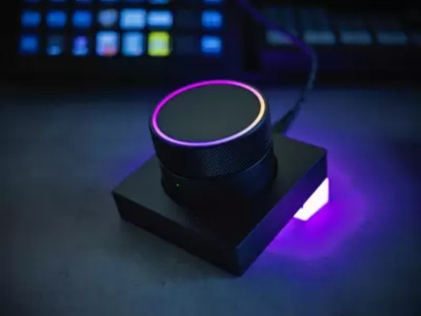ケースに第三のチップを搭載した新発想の完全ワイヤレスイヤホン！　「CYBERBLADE」が超低遅延＆非圧縮音源で革命を起こす