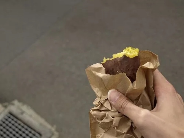 焚き火でホクホクの焼き芋作り！用意するものや失敗しないコツ、成功の秘訣を伝授