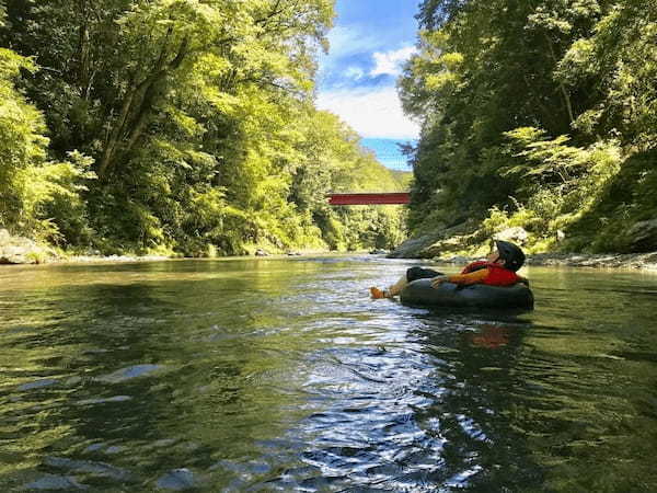 巨大なトラックチューブで清流を川下り！夏限定「渓谷どんぶらこ in 檜原村」予約受付スタート