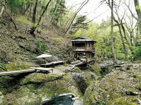 喫茶が旅の目的になる！わざわざ行きたい「絶景の清流喫茶」