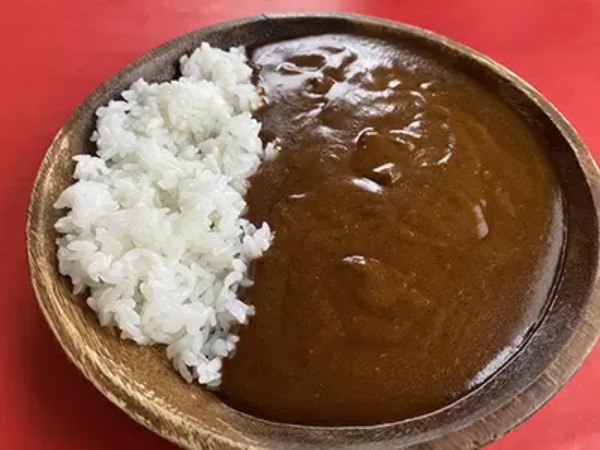 本物の激辛野郎はどっちだい！？　注目度MAXのレトルトカレーを食べ比べ