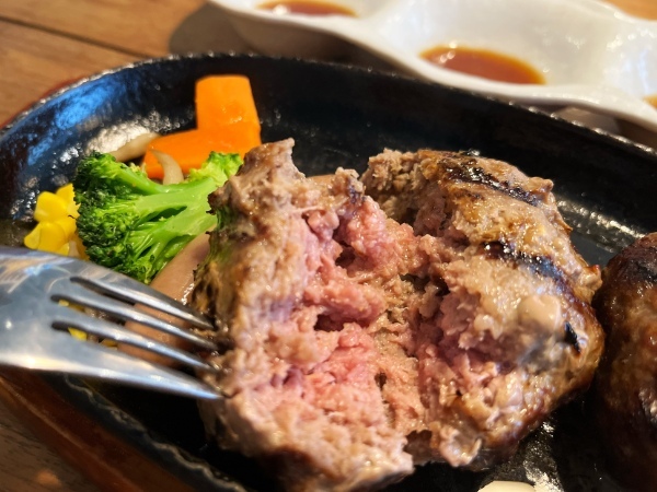 【熊本市北区】どちらが好き?植木町の「馬牛ん」でハンバーグを食べ比べ!あなたの推しハンバーグを見つけてみて。