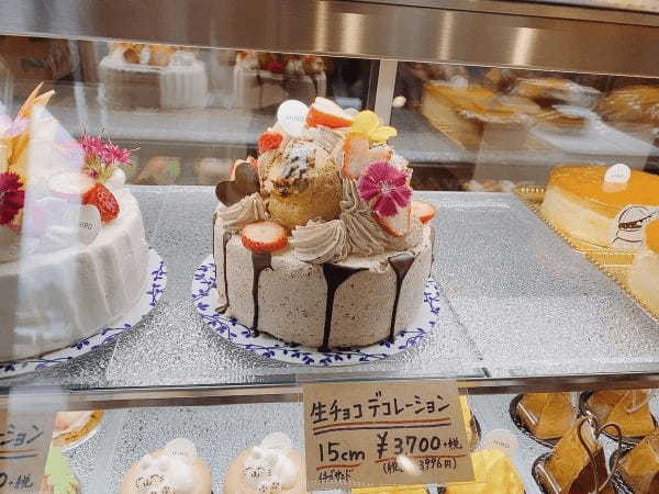 【阿蘇市】看板でバズったケーキ屋さんPATISSIER HIRO(パティシエヒロ)。看板もケーキも優しい世界だった。