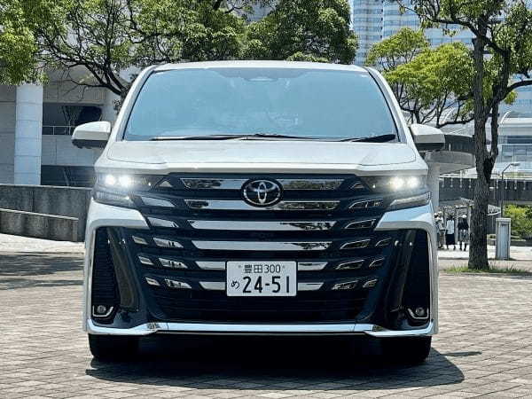 【試乗記】トヨタアルファード・ヴェルファイア　高級感溢れるショーファーとドライバーズカー
