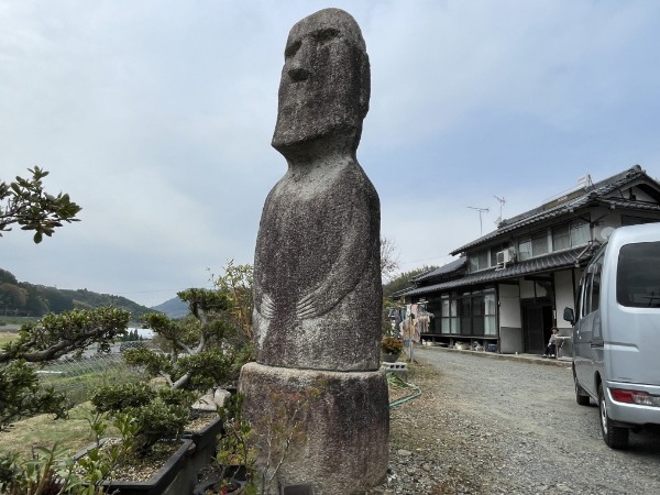 【読者情報】田原坂近くにモアイ像が…一体何のために？？