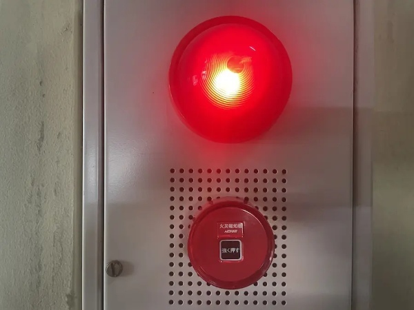 思う存分押しまくれるぞ!「火災報知器」のカプセルトイがめちゃリアル 音も本物そっくりでマジビビる
