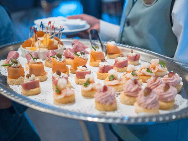 「アペタイザー」とはどんな意味?食事の際に全く異なる2つの意味で用いられる不思議な言葉!!