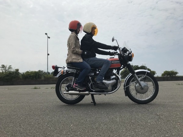 タンデムの乗り方とは?二人でバイクツーリングを楽しむ方法とコツをご紹介!