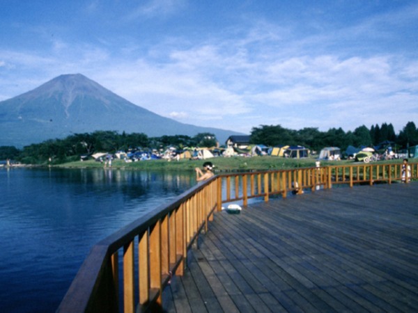 【山梨・静岡】富士山が見える絶景キャンプ場4選！湖畔や海に近い施設もご紹介！