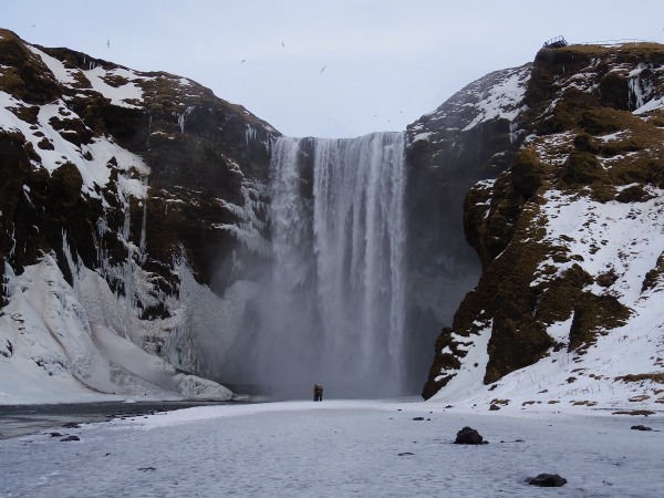 あの氷河の洞窟をご紹介!アイスランド絶景の旅
