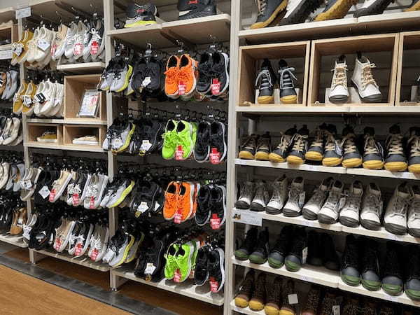 「980円スニーカー」でABCマート、チヨダ、Gフットの靴小売3強に挑む「ワークマン シューズ」が池袋に2号店をオープン