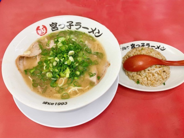 宮っ子ラーメン本店の「宮っ子セット」と「全部のせラーメン」（中津浜線ぞい甲東園らへん）【にしつーグルメ】