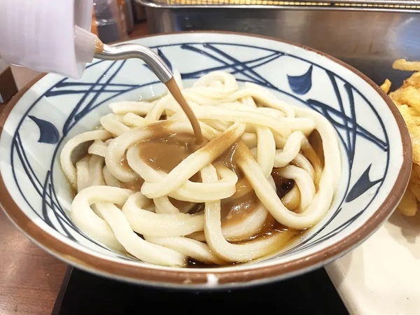 丸亀製麺の無料薬味に「特製ごまだれ」が期間限定で登場中らしい　公式Xおすすめの食べ方で食べてみた