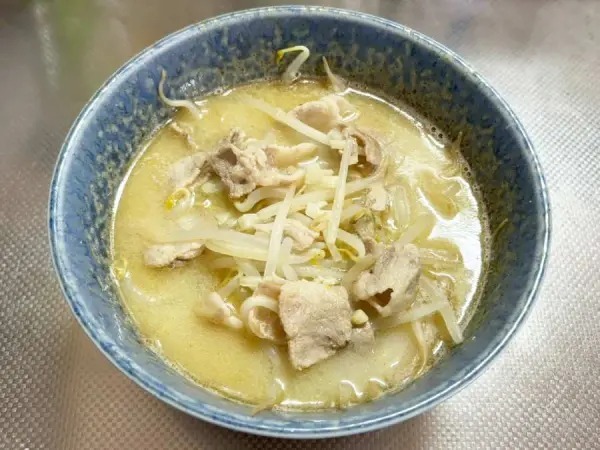 罪悪感なし！簡単おいしいヘルシーな「とんこつラーメン風豚もやし」作ってみた