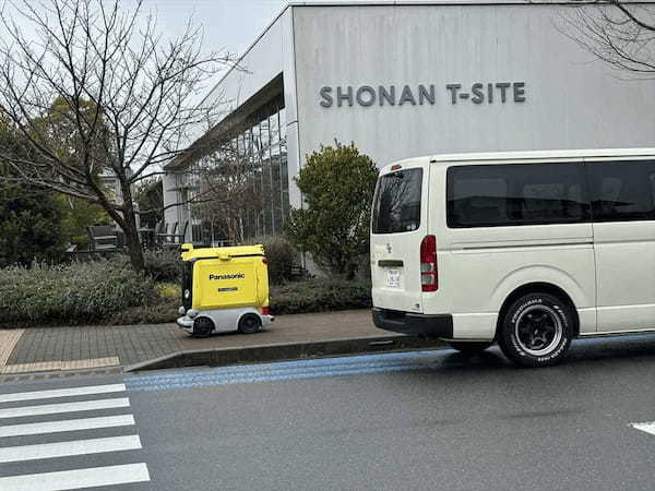 連載【桃田健史の突撃!キャンパーライフ「コンちゃんと一緒」】 〜横須賀ドブ板通り、三菱トライトンなど、各地を取材して思うこと〜!
