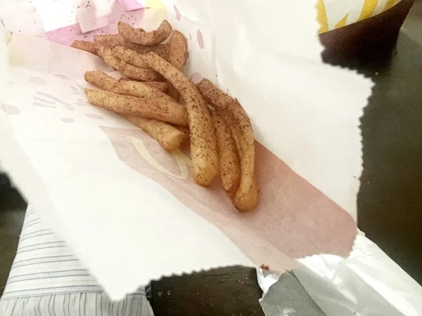 マックのシャカシャカポテト新フレーバー「梅のり塩味」「にんにく黒胡椒マヨ味」食べてみた