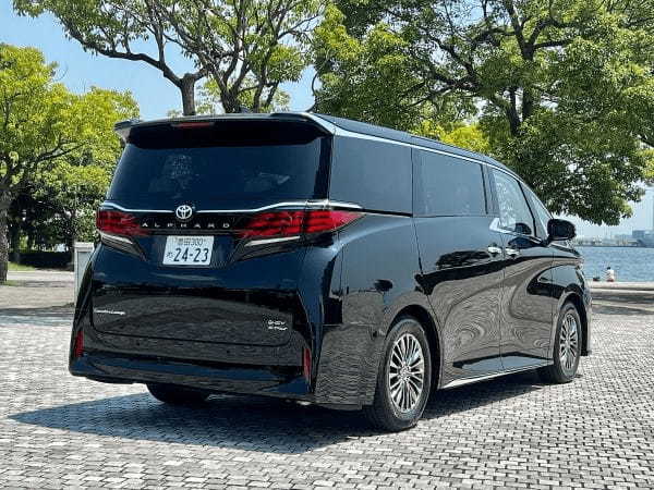 【試乗記】トヨタアルファード・ヴェルファイア　高級感溢れるショーファーとドライバーズカー