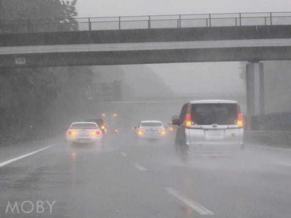 雨は車のボディに悪影響！頑固な“ウォータースポット”を予防するにはコーティング選びがポイント？