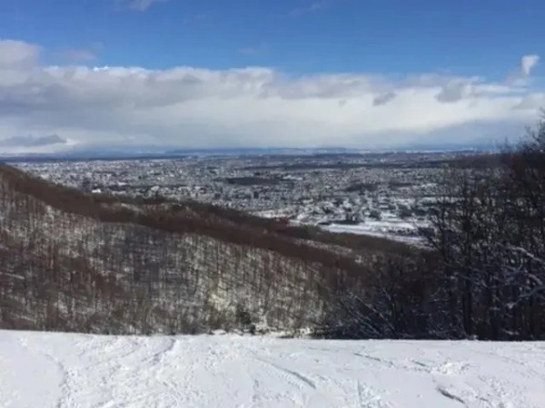 札幌の雪遊びスポット4選。そりやチューブ滑りなどアクティビティを満喫！