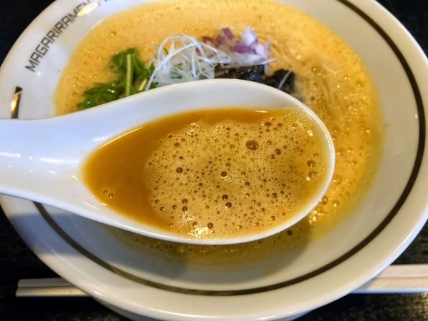 西宮北口駅すぐ昼限定マガリラーメン「星知ラズ 西宮北口店」で「鶏白湯soba」を食べてきた【にしつーグルメ】