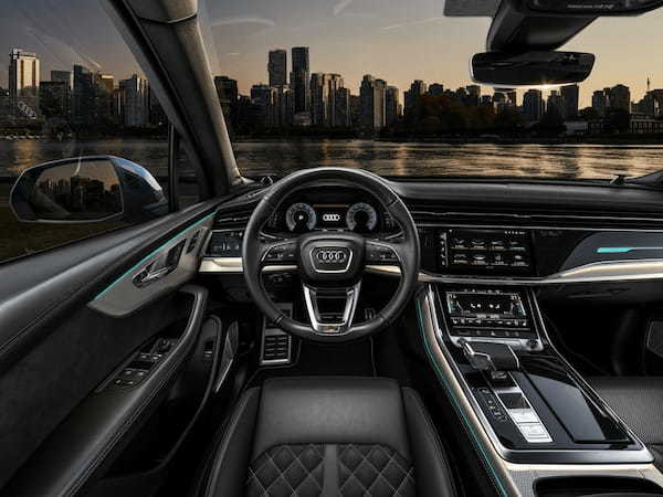デザイン、快適性、テクノロジーが改良された新型「アウディQ7」は、ストリートで印象的な存在感を放つ一台に。