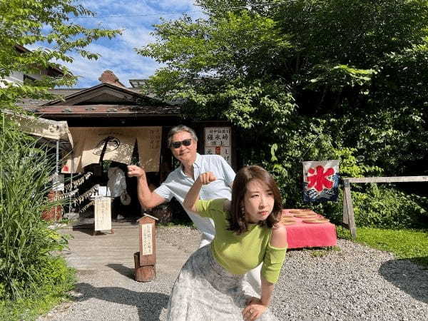 【スタッフ通信】県境の老舗茶店へドライブ。ハンパない絶景と力餅が待っていた