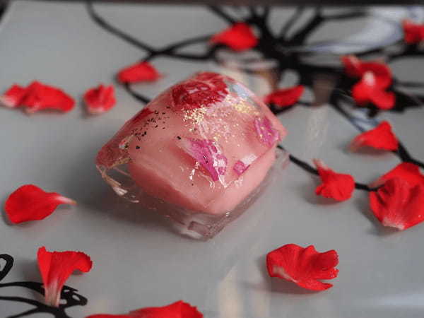 母の日のギフトに。エディブルフラワーを使用した上生菓子「カーネーションボックス」数量限定で発売