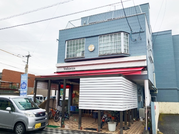 クリームたっぷりで後引く美味しさ。菊池市にある「よしのや菓舗」のシュークリームはコスパも良いし、疲れた身体を癒してくれる。