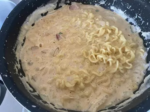 春らしいピンク色のラーメン！　ネット上で話題のロゼラーメンに挑戦