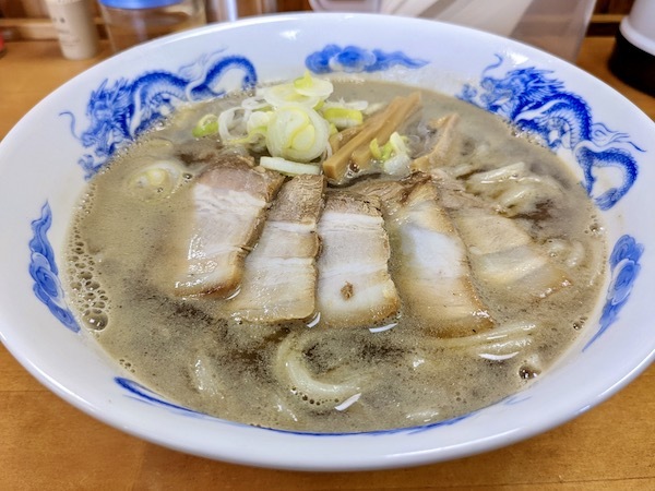 【ケンミングルメ】地元民もハマる青森県弘前の名物料理〜煮干しラーメン、貝焼き味噌、イガメンチ