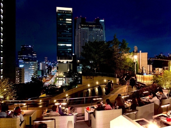 年間2万人以上が来店する大人気の都市型BBQビアガーデン『THE ROOFTOP BBQ（ザ・ルーフトップバーベキュー）』が今年も4月1日（土）大阪なんばパークス屋上にオープン！