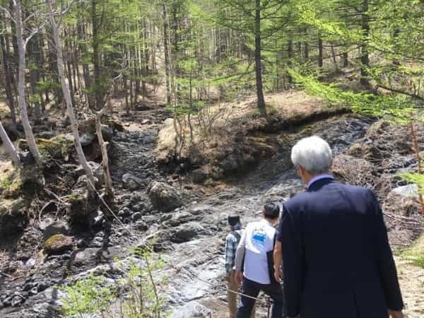 富士山には1年に1ヶ月間だけ現れる「まぼろしの滝」がある