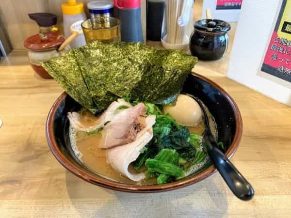 甲東園駅前の行列店『三代目麺屋あくた川』でラーメン食べてきた　【にしつーグルメ】