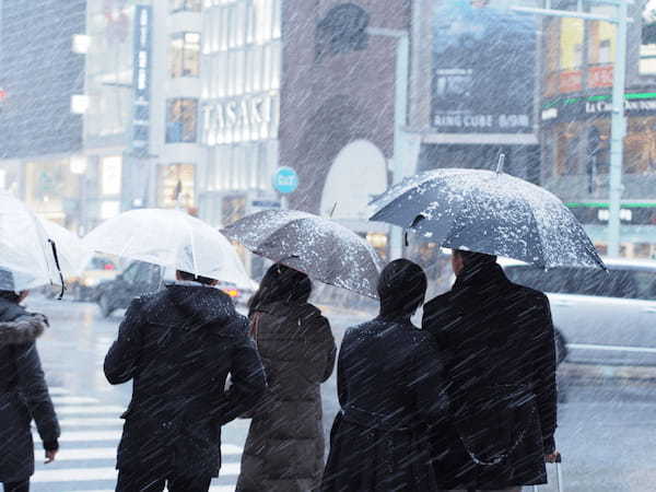 大雪で会社を遅刻する・休みを取るのはNG？雪予報の日の出勤前の準備＆対応・連絡の仕方