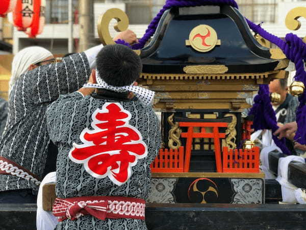 「てんてこ舞い」とはどんな意味の言葉？その由来は？「てんやわんや」との違いは？
