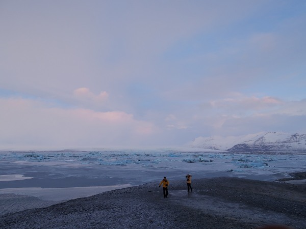 あの氷河の洞窟をご紹介！アイスランド絶景の旅