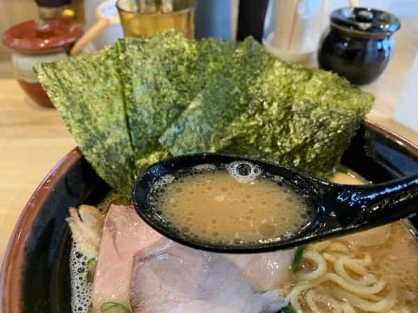 甲東園駅前の行列店『三代目麺屋あくた川』でラーメン食べてきた　【にしつーグルメ】