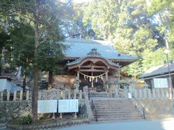 【神社は雨の日に行くと運気アップ!?】オススメ神社パワースポット6選