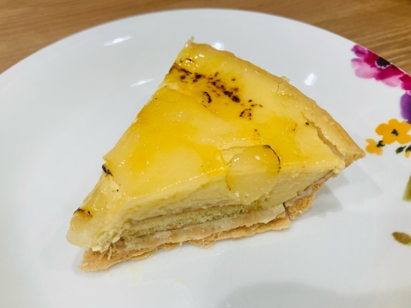 クリームたっぷりで後引く美味しさ。菊池市にある「よしのや菓舗」のシュークリームはコスパも良いし、疲れた身体を癒してくれる。