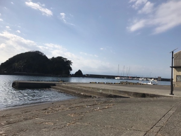 【初心者向け】太刀魚釣りの攻略ガイド！餌の仕掛けから釣り方のコツまで徹底解説！