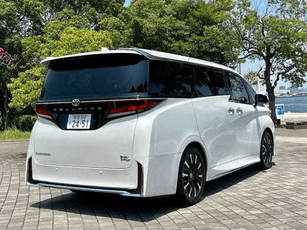 【試乗記】トヨタアルファード・ヴェルファイア　高級感溢れるショーファーとドライバーズカー